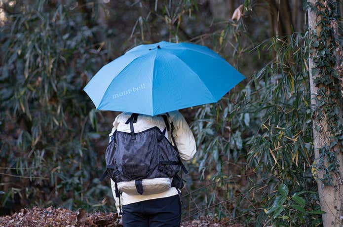 モンベルの傘で登山