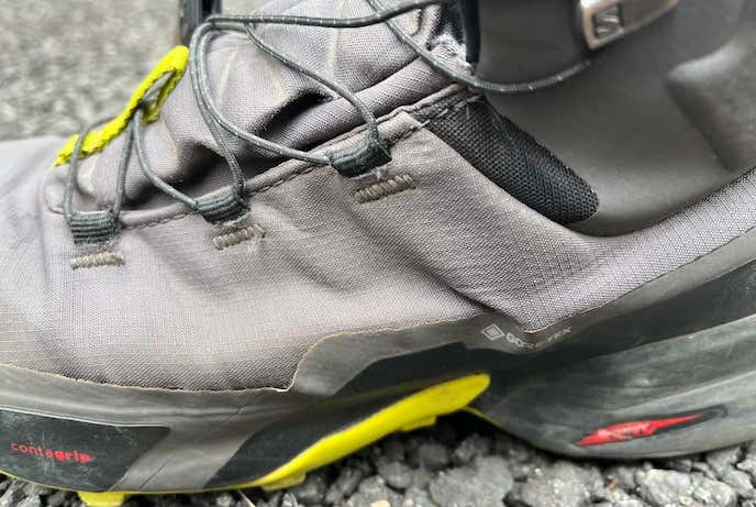 メッシュポリエステル素材の軽量ハイキングシューズ