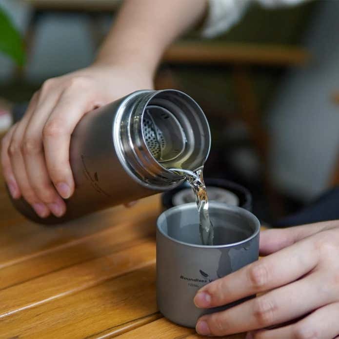バウンドレスボヤージュ チタンボトル 茶こし付き