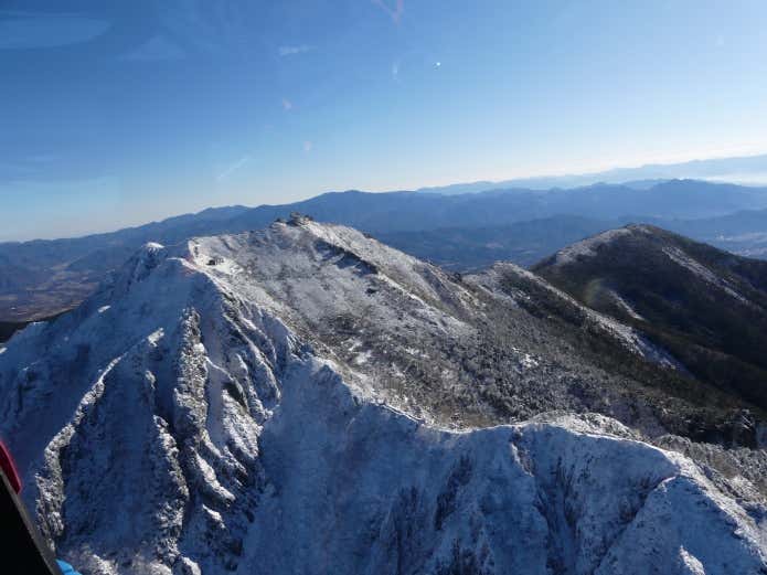 25日当日の稜線は雪で覆われていた