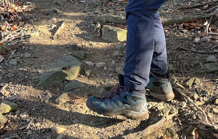 正しい登山靴での歩き方