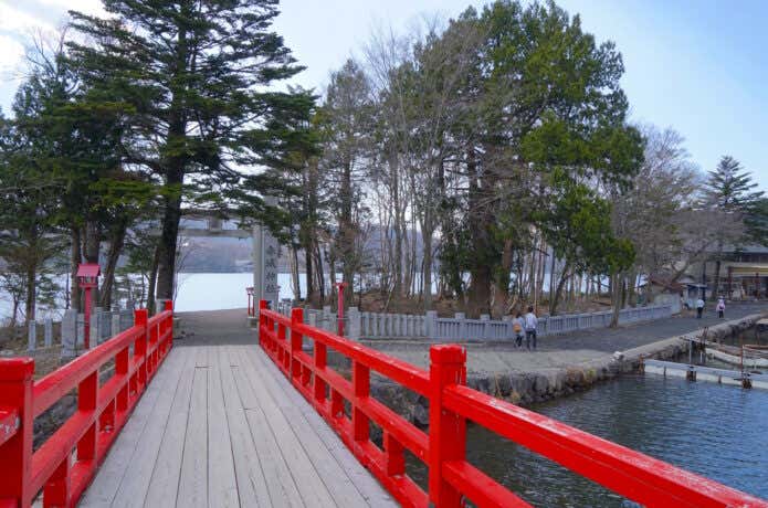 赤城神社　啄木鳥橋