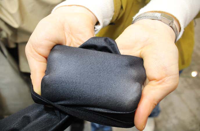 伸縮性130％のストレッチ性