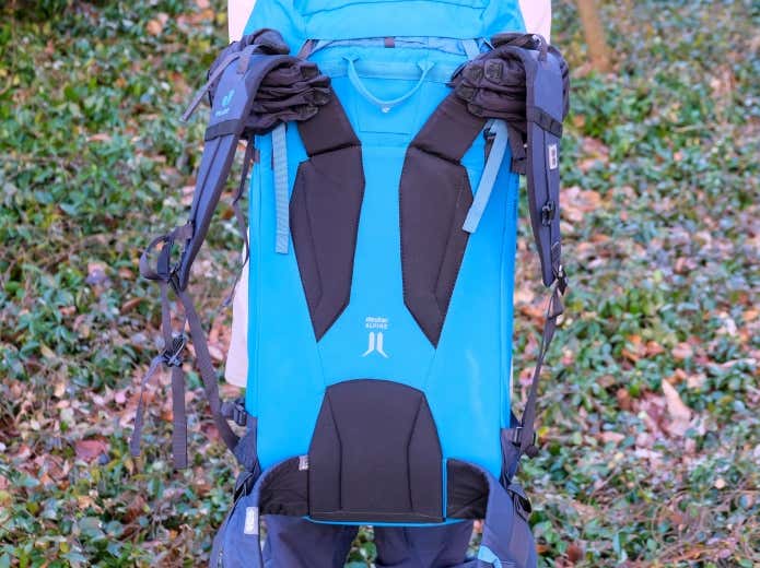 Deuter｜ガイド 34+8
背面