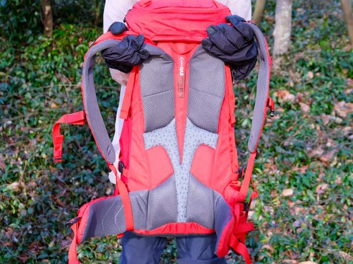 Deuter｜ガイド 34+8
背面