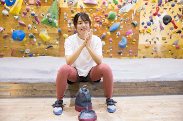 チョークアップしている女性