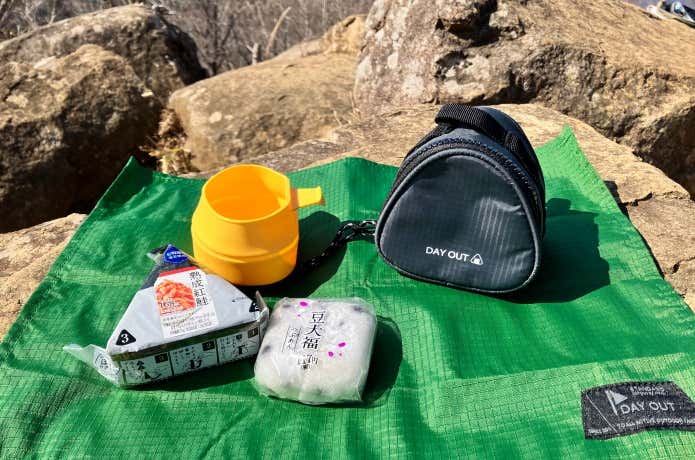 山ごはんのテーブル代わりに