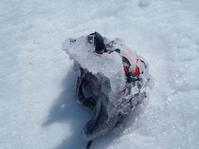 氷に覆われたザック