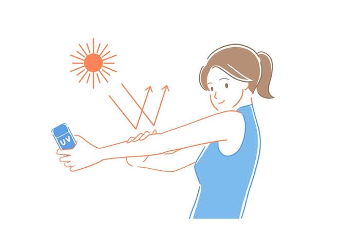 日焼け止めを塗り直す女性イメージ