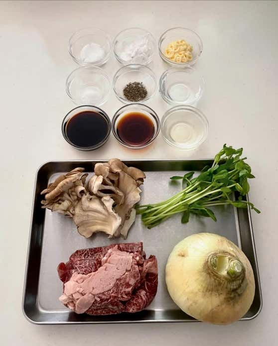 牛肉と玉ねぎのマヨ炒めの材料