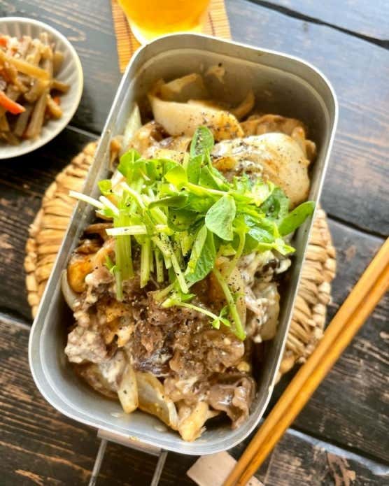 ⑤最後にマヨネーズを絡めて、豆苗を添えて出来上がり。