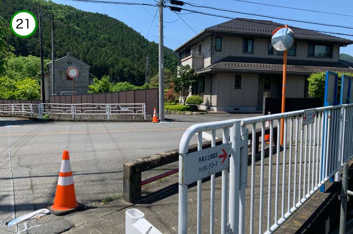 2車線道路に出る