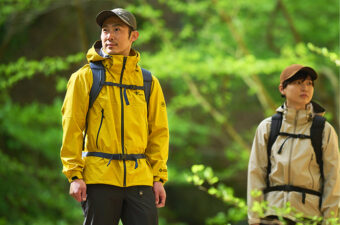 まさに日本の山に"ちょうどいい"レインウェア？！着心地と防水性をいいとこ取りしたコレがすごい