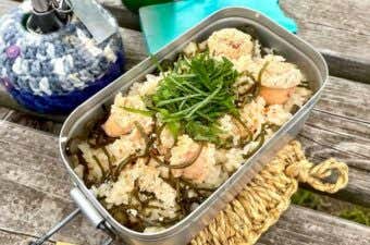 山ごはん・山飯（メスティンレシピ）塩昆布と明太子の炊き込みご飯