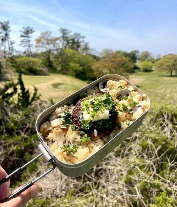 メスティンで作ったハンバーグガーリックライス