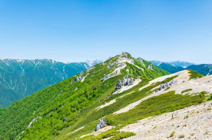晴れた日の山