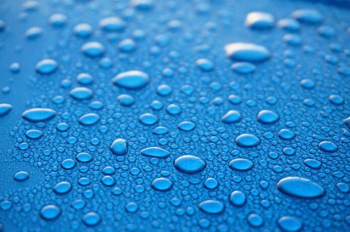 生地が水を弾く様子