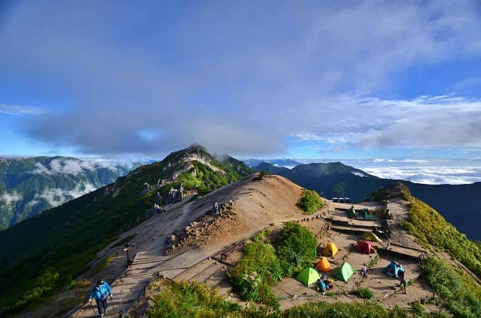 テント場と燕岳