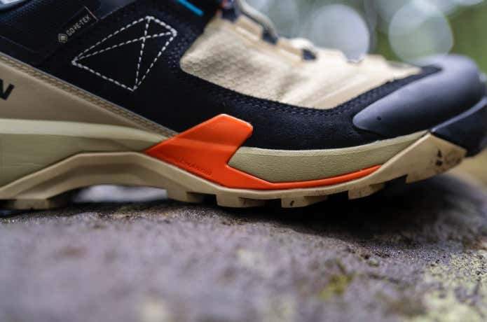 サロモン　X ULTRA ALPINE GTX　シャーシにフォーカス