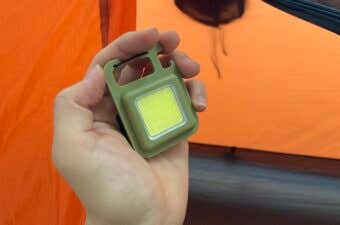ダイソーの充電式COBライト