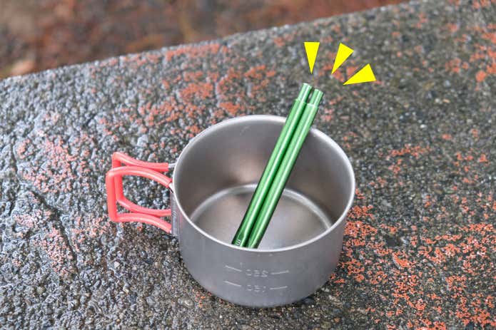 クッカーからはみ出した箸