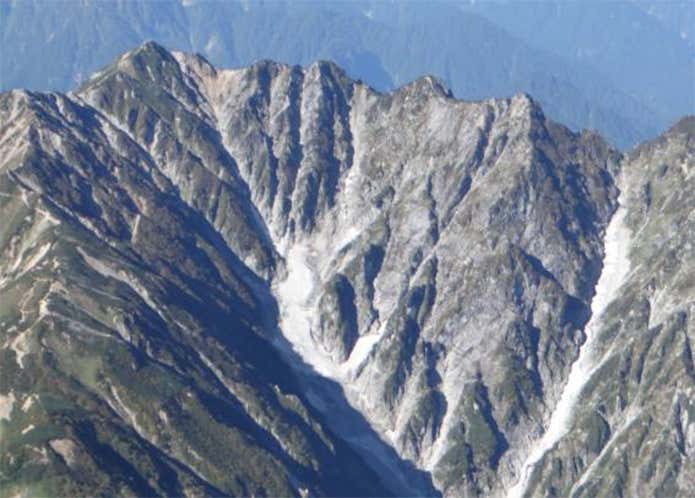 唐松岳から荒々しい岩稜が続く「不帰ノ嶮」