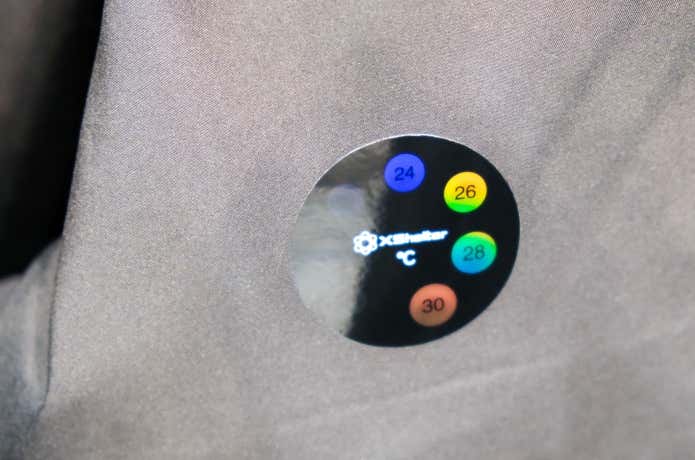 ワークマン　着る断熱　Xシェルター　サーモメーター