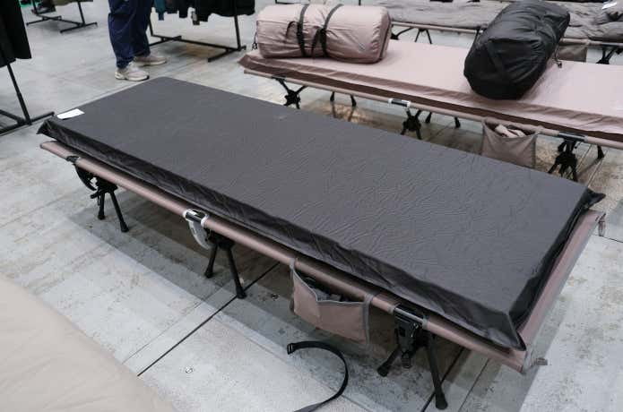 【4,900円】汚れが落ちやすい角張10cmインフレーターマット（オンラインストア限定）