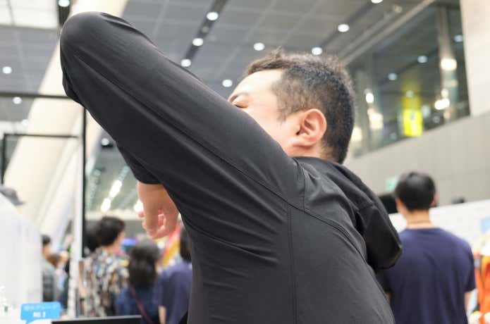 PREMIUM超撥水 ソフトシェルトレックフーディー　ストレッチ性