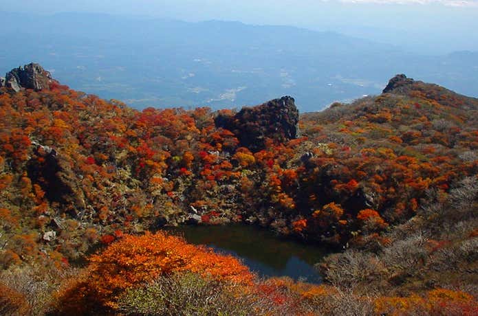 大船山山頂より御池を望む