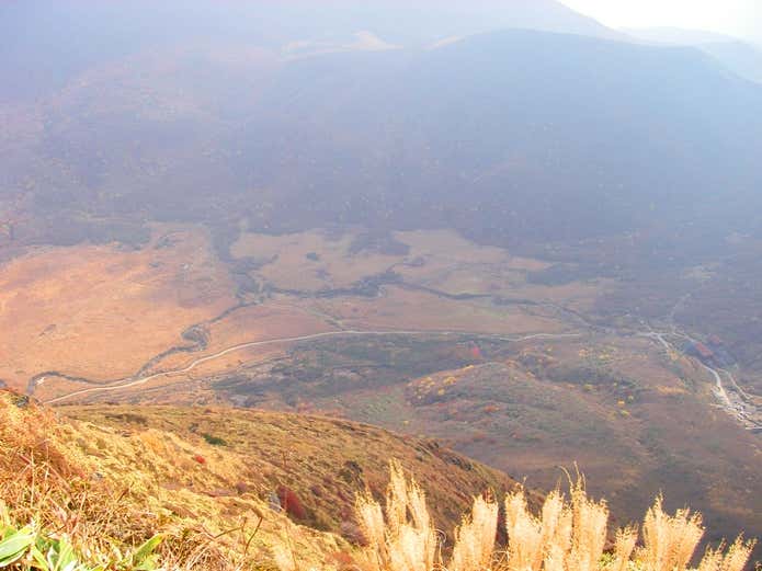 三俣山南峰より坊ガツルを望む