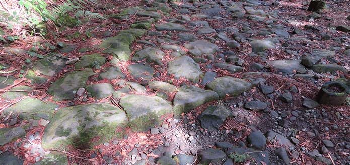 山岳古道の石畳