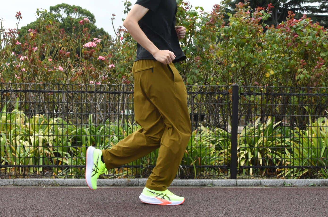 山でも街でもヘビロテ級！マウンテンカラーパンツの魅力を徹底