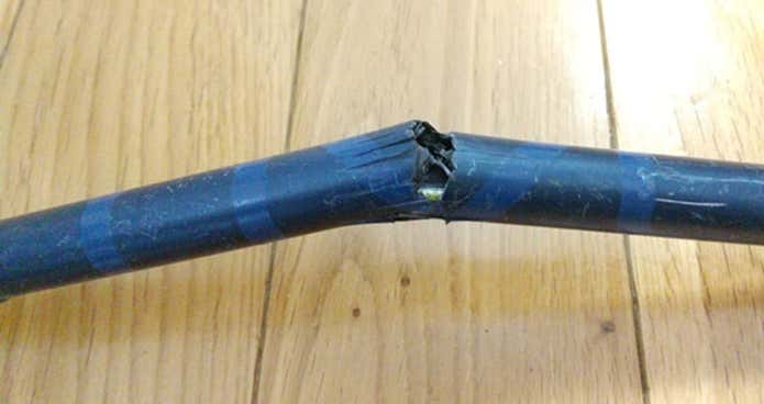 折れたトレッキングポール