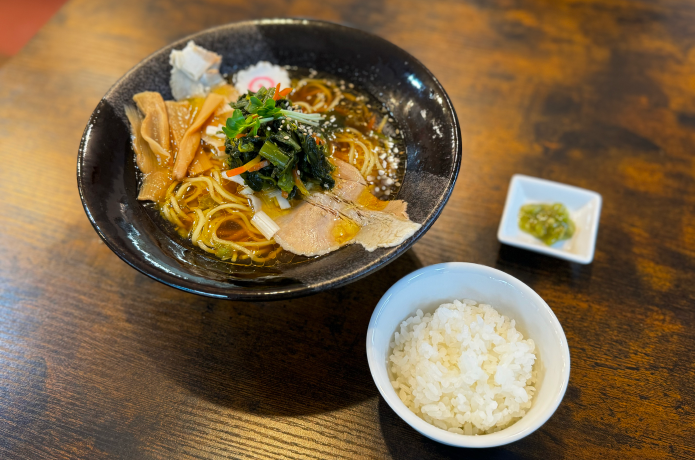 奥多摩清流中華そば 三つ杉の中華そばとライス