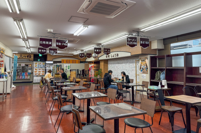 奥多摩清流中華そば 三つ杉の座席