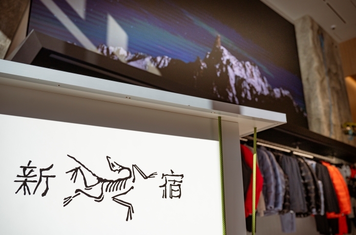 アークテリクス新宿ブランドストア_新宿ロゴ