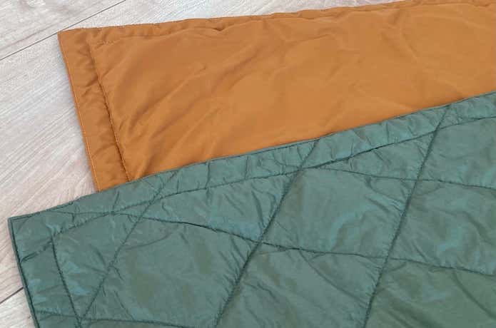 生地の特徴がことなるリバーシブル・デザイン