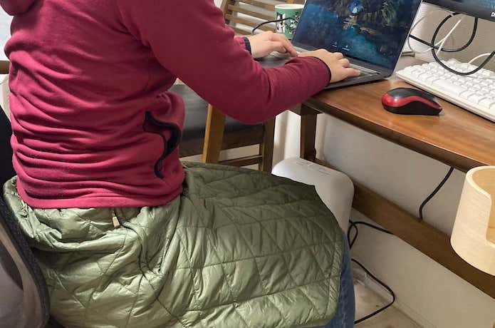 デスクワーク時の防寒アイテムとしても優秀