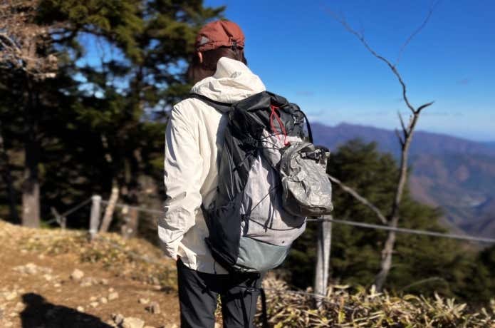 山のごみ袋