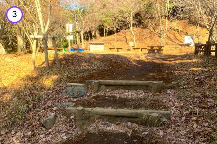 登山道手前の広場