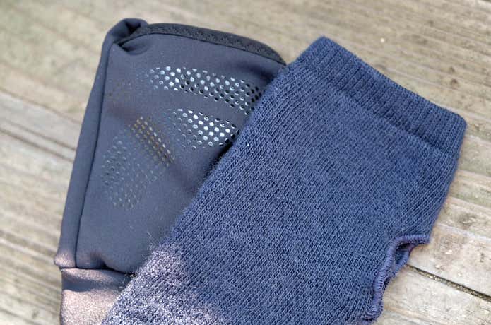 ハンドウォーマーの素材の違い(化繊とウール)