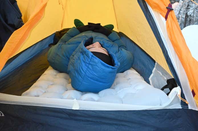雪山テント泊が劇的に変わる！？ コスパ最強「-30℃対応マット
