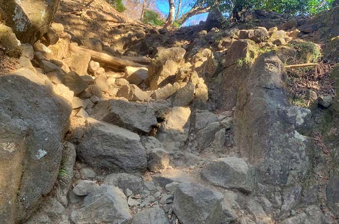 大山の表参道の岩場