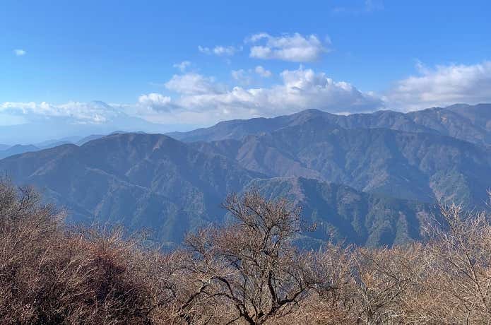 大山山頂からの富士山と丹沢山塊