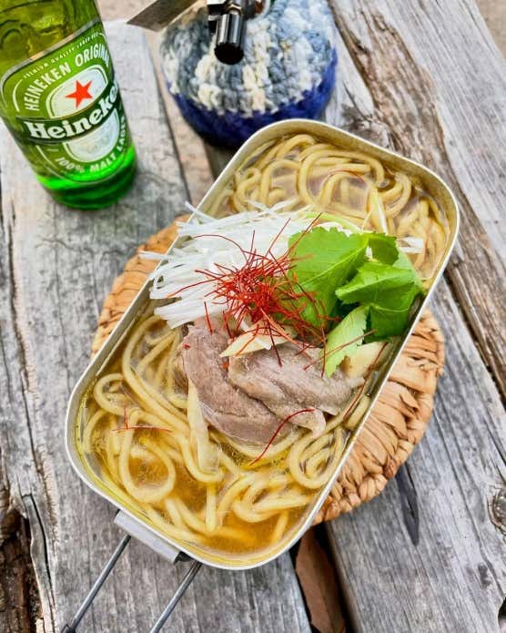⑤最後にねぎ、三つ葉を入れて出来上がり。
