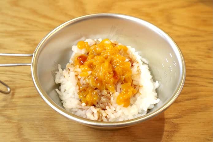 秒でどこでもTKG！？卵かけ風ご飯のたれをかけたあと