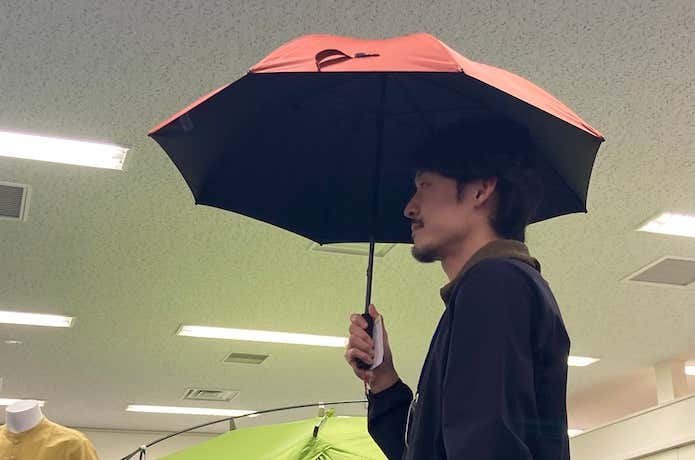 成人男性がさしてもスペースに余裕ができる大きさ