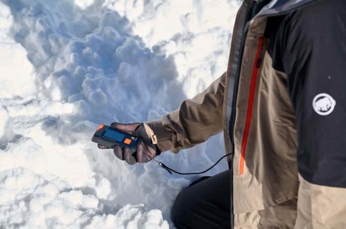 雪山でビーコン検証