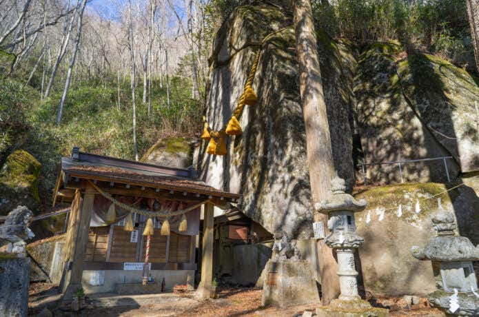 石割神社